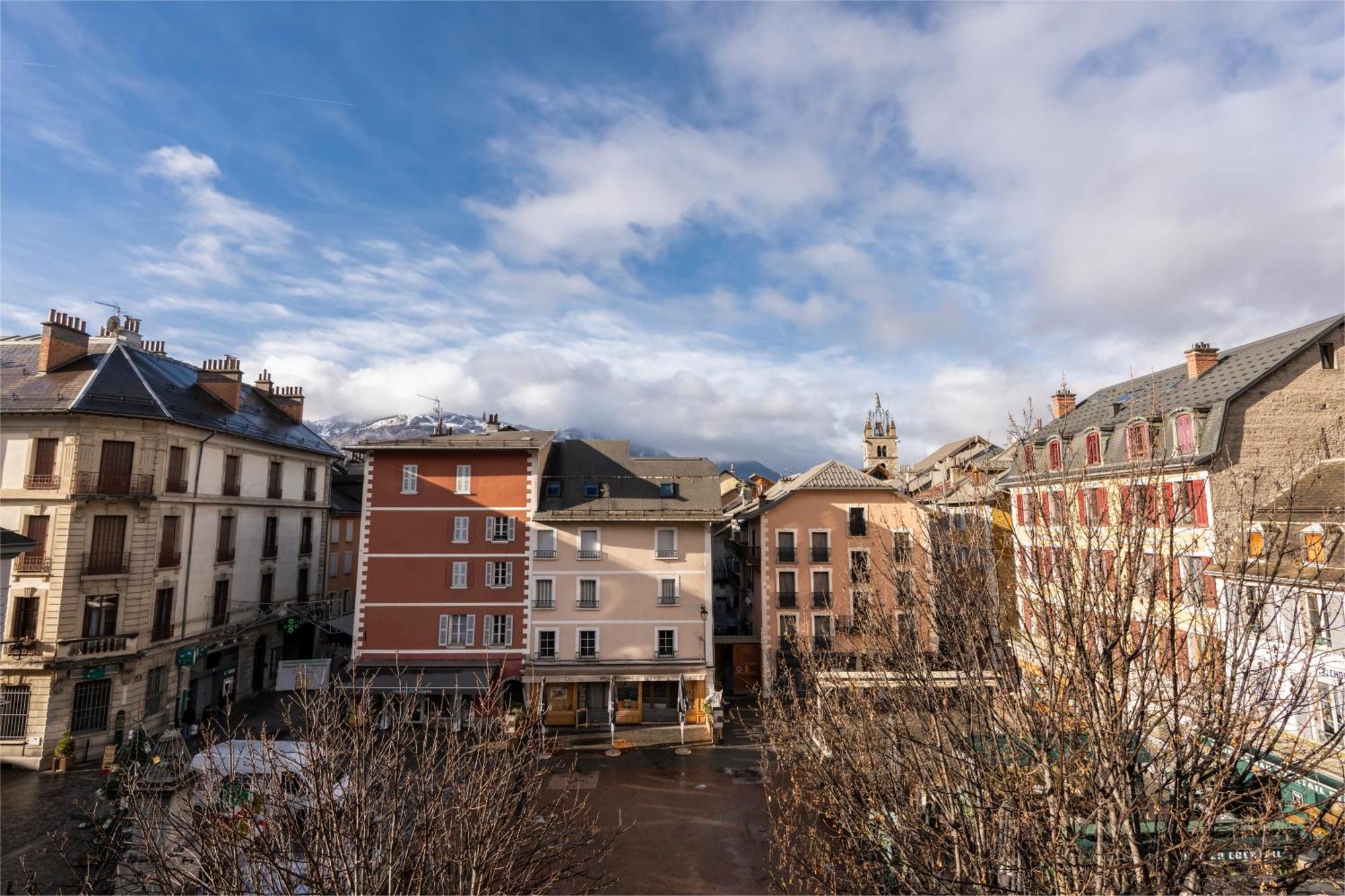 Superbe Loft - Situ Sur La Place Centrale Barcelonnette Extérieur photo